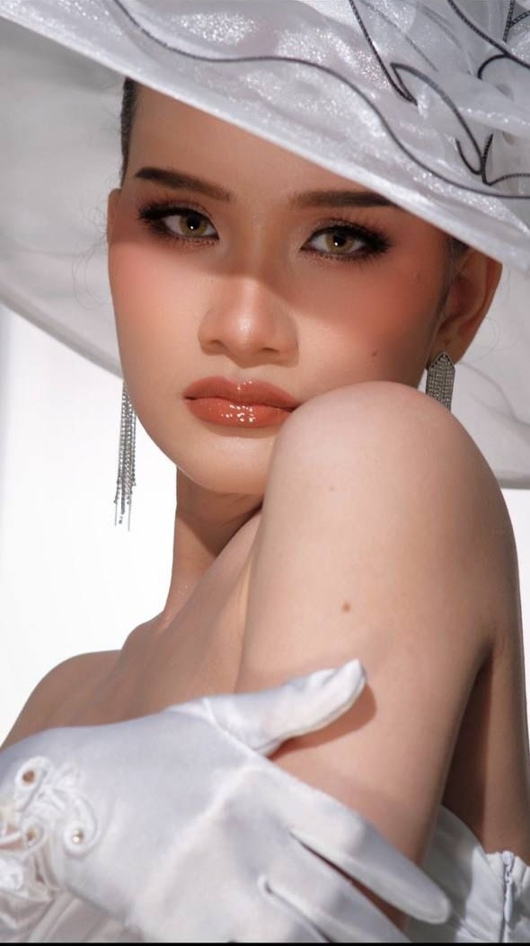 Makeup untuk Photoshoot: Teknik agar Wajah Tetap Kamera-Friendly